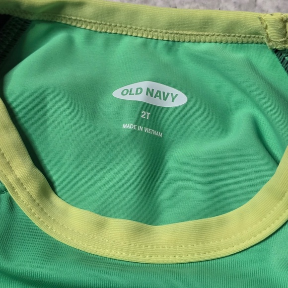 Old Navy Short Sleeve Pineapple Print Rashguard Size 2T - Picture 4 of 7